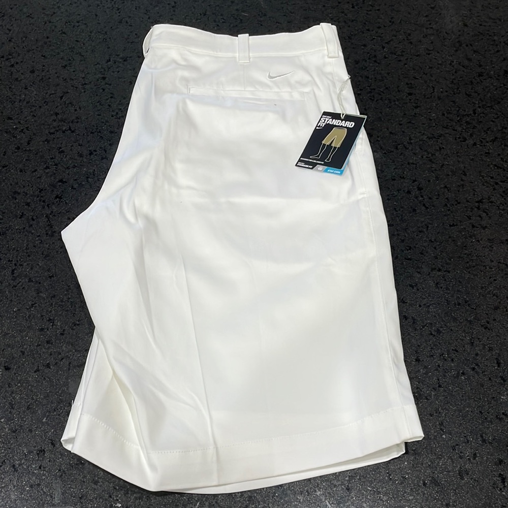 Nike NWT White Golf Shorts size 34 Men’s New